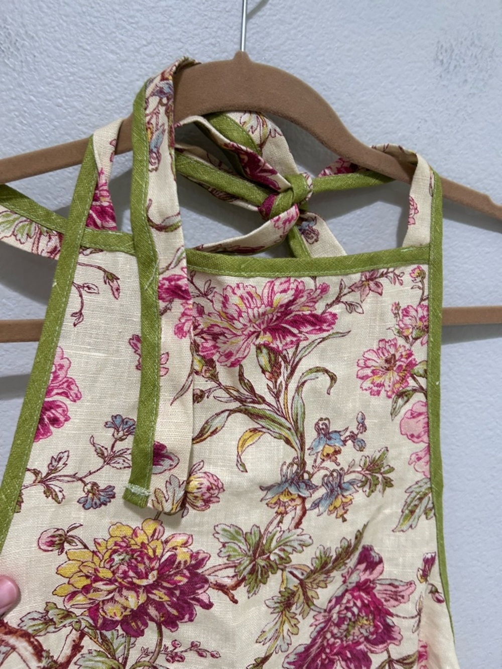 Williams Sonoma Cream Floral Linen Apron with Green Trim - Picture 7 of 9